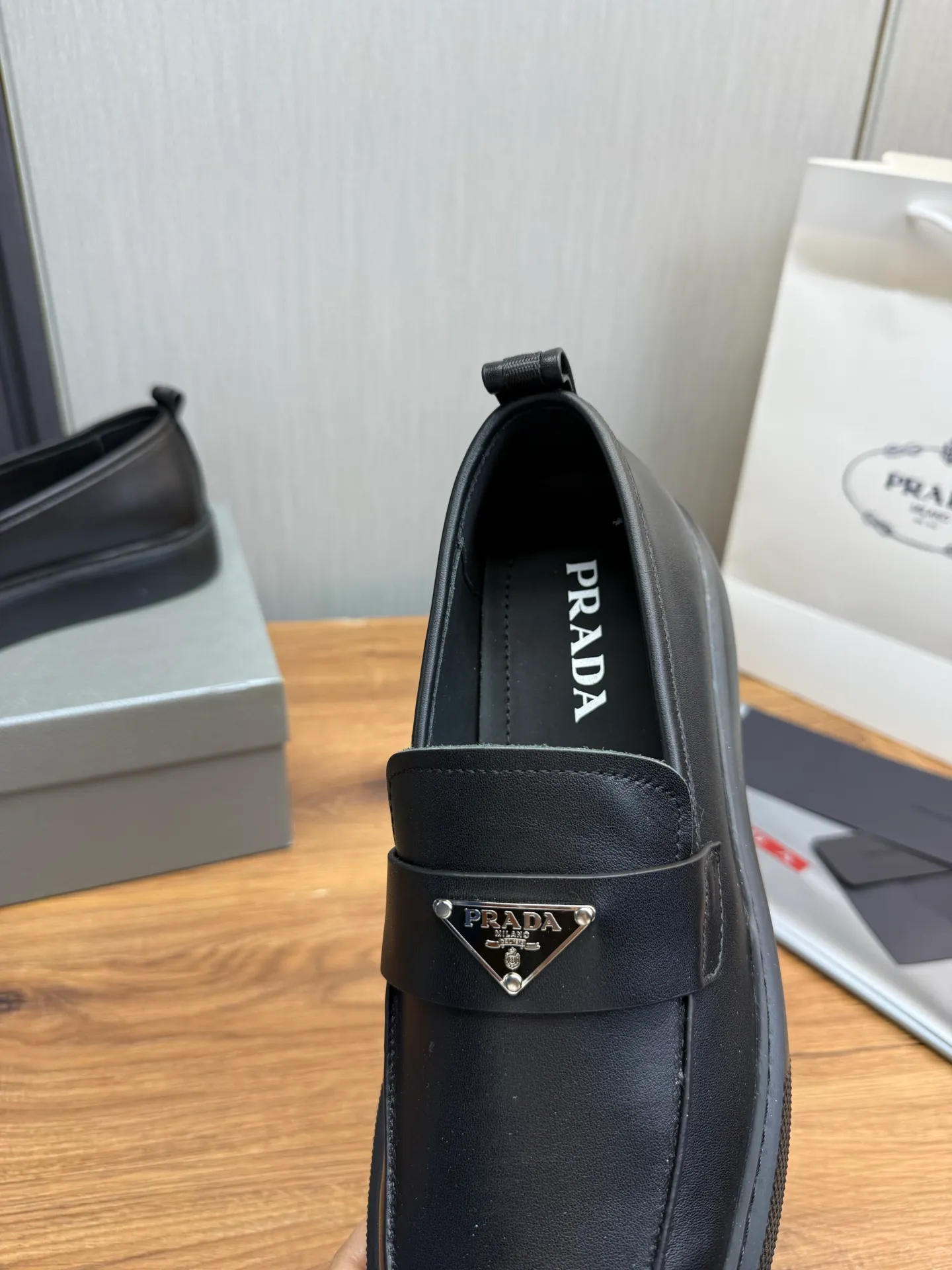 Factory price 580💰 [PRADA] Men's shoes are popular in the counter, official website is synchronized, 1 high-quality shipment ✔️Original cowhide + cowhide lining, 1🆚1 replica, original sole, 38-45 (45 customized, non-refundable)